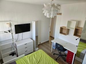 Spacieux appartement 90m2 4 chambres, proche mer, climatisation, tout confort
