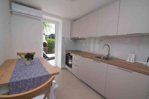 Apartment in Veli Losinj 26473 