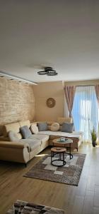 Green Hill Isidorovic Divcibare