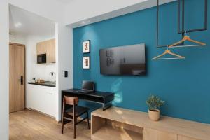 The Meta Stay - Rooftop Access Downtown Studio