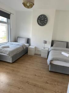 29 minits to airport and 29 mints to Liverpool st central London