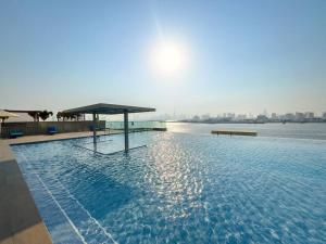 Luxury 2BR in Creek Harbour Pool, Gym, Walk to Dining