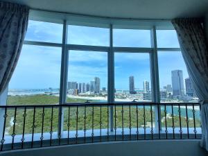 HARF4606 Huge water front 1BR Apt with 2 Sofa Beds in Alreem Island