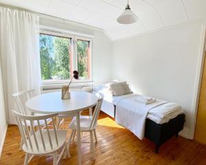 Palkinen II Rovaniemi - 1950s vintage home with parking & courtyard & wifi