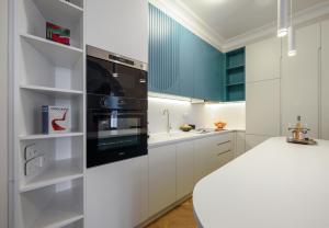 Queen Apartment Thessaloniki by Luxlikehome