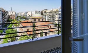 Queen Apartment Thessaloniki by Luxlikehome