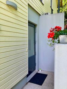 Cozy Holiday Home with Outside Jacuzzi & Sauna