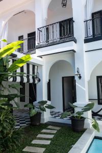 Saige House - Room in Shared Villa