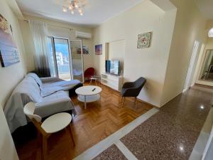 Kalamata.House - Sunny and modern apartment with view!