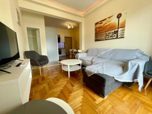 Kalamata.House - Sunny and modern apartment with view!