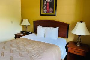 Queen Room - Non-Smoking room in Quality Inn & Suites