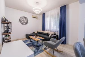 7 Seconds Away From the Main Street, FREE Parking