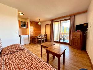 T3 6 personnes pied des piste, balcon 2 chambre separe a la semaine samedi au samedi