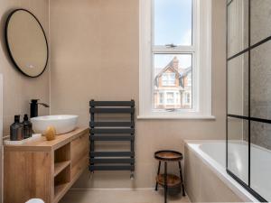 Modern Chic 5BR Townhouse - Central Oxford Pass the Keys