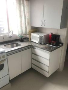 Apto vista mar 50m praia Ar Condicionado Caiobá 2 vagas garagem