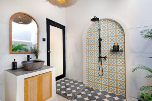 Villa Seminyak 3 Beds with pool, butler & parking M5