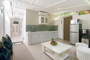 Private 1 bdrm apartmnt new renovated monthly deal