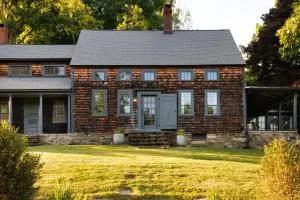 Stylish Rural Sanctuary Perfect for Every Season! - Lenox