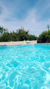 Sejours chez l'habitant Appartement T2 confortable - Piscine et Jacuzzi : photos des chambres