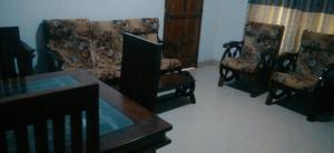 Chathuni Holiday Home