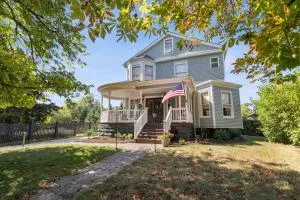 Meerkat Manor- 5 Min Drive to CLE Clinic - Bratenahl