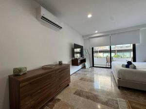 M-403 Brand New Studio, Ocean View Terrace, Pool and Gym