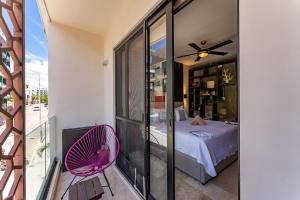 Bahay Condos steps from the beach and 5th ave