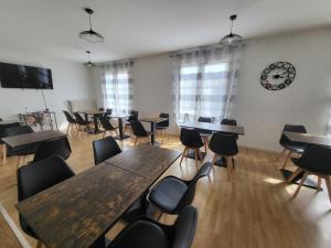 Hotels Hotel Le Lyon Vert Commentry : photos des chambres