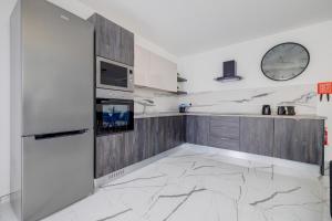 Chic Apartment Stays