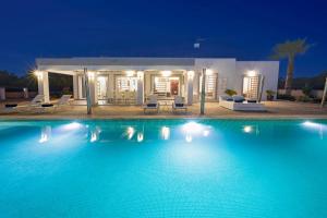 Villa in San Antonio Sleeps 10