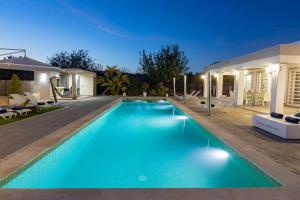 Villa in San Antonio Sleeps 10
