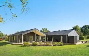 Awesome Home In Fårvang With Sauna - Engesvang