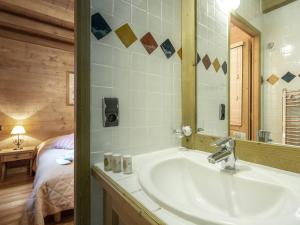 Grand appartement de 10 pers. avec piscine, spa et parking à Saint-Martin-de-Belleville - FR-1-461-7