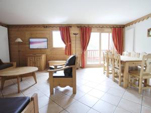 Spacieux apt 8 pers avec piscine au pied des pistes - FR-1-461-15