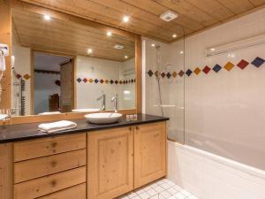 Appartement spacieux 8 pers avec balcon et accès piscine, sauna, hammam et salle de sport - FR-1-461-16