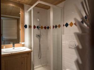 Appartement 4* - Pied des pistes - Piscine, Spa, Sauna, Hammam, Salle de sport - FR-1-461-24