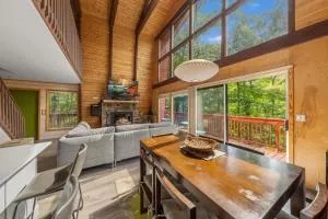 Treetops Chalet - 3bd/2bt Boutique Cabin w/Mt Leconte views in Gatlinburg - شاليه فيليدج