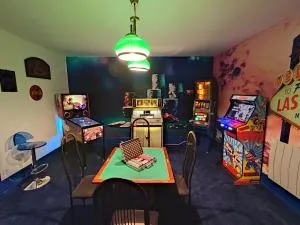 LE VEGAS Logis de luxe avec salle de jeux - Sirod