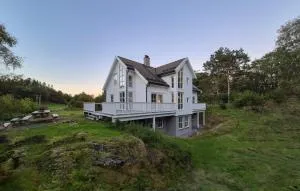 Awesome Apartment In Uggdal With Wifi - Haukafer