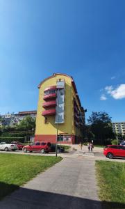 Garden-view Apartment near City Center