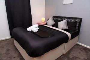 Luxury 2BR Near MCR City and Etihad Stadium
