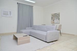 Modern & New furnished Apartments - 10 Mins Drive to Beach