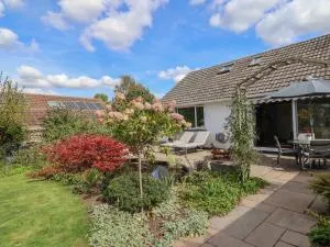 Meadows End - Winfrith Newburgh