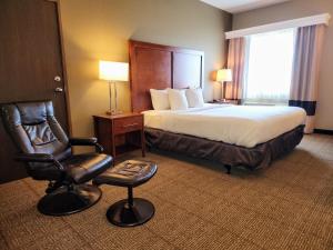 1 King Bed, Nonsmoking, Accessible with Wheelchair accessible room in Comfort Inn Bolivar