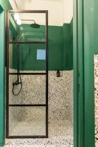 Large, stylish & super central studio