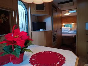 Santas winter Caravan-Kabe Royal