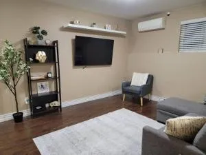 Cozy basement in the city - Монктон