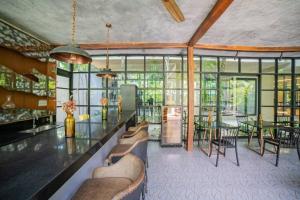 Exclusive Ph Art House free access 2 the beach