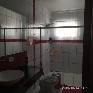 Casa Confortável arejada ar condicionado quente e frio 2 quartos ,2 banheiros ,2 vagas de garagem