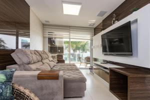 Boulevard 205A - Excelente apartamento em condomínio de luxo no centro de Bombinhas - Piscina - Jacuzzi - Academia - Portaria 24h.